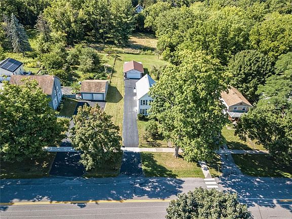 3rd image of 62 North St