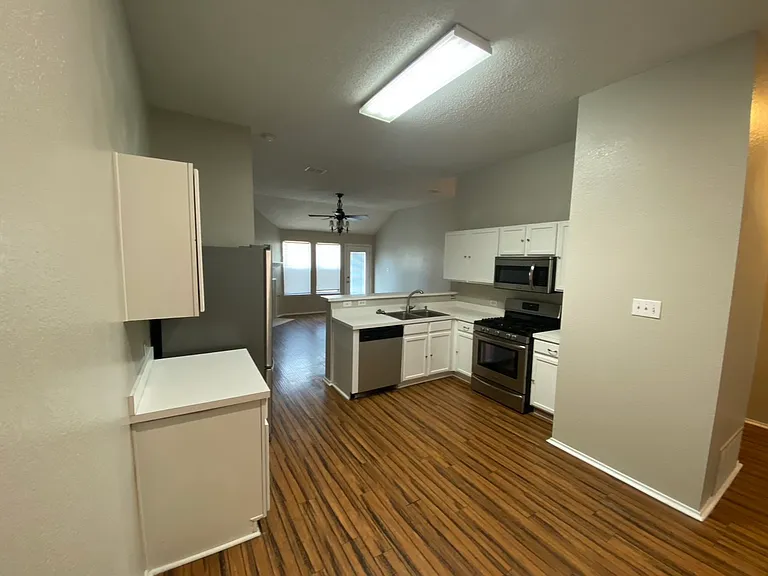 1108 Singletree Dr — Photo 9