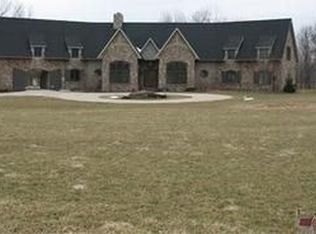 2062 Charles Ln, Akron, OH 44333