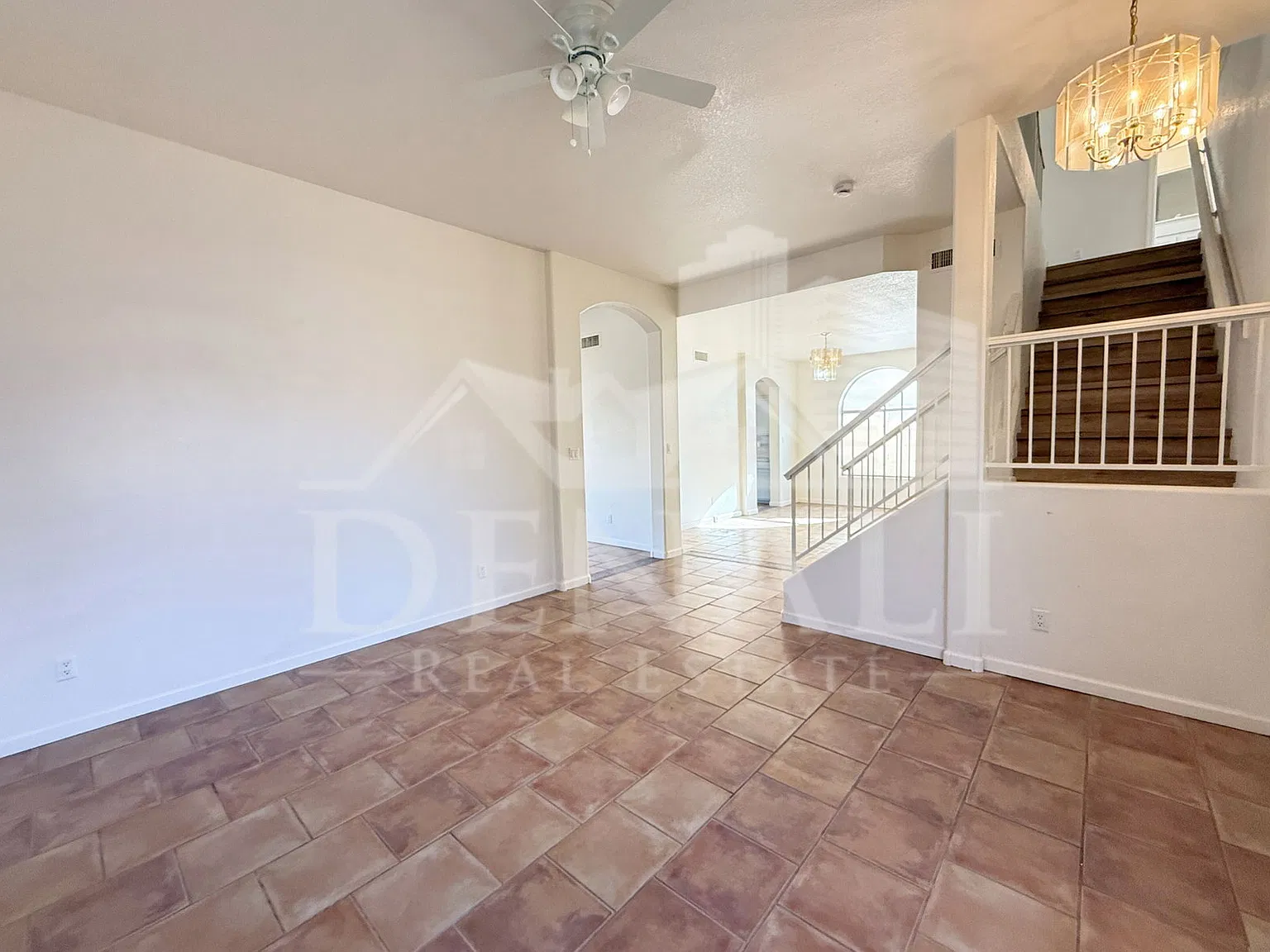 4 bed, 2.5 bath, 2377 sqft, $2,700 — Photo 2