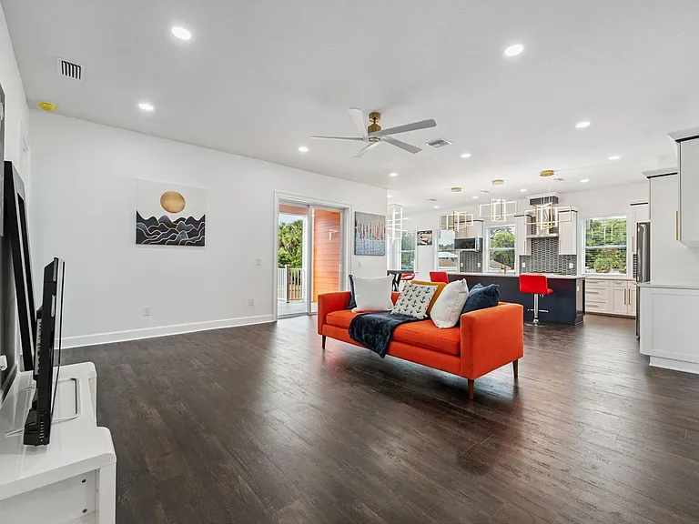 8605 Inwood Dr — Photo 10