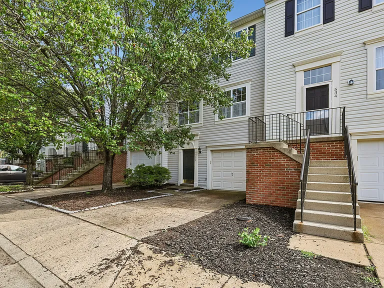532 Kalmia Sq NE — Photo 2
