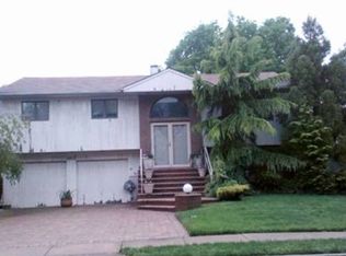 2015 Kenneth Rd, Merrick, NY 11566