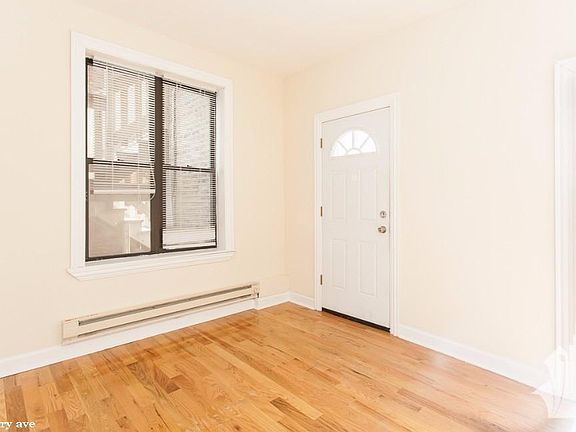 5th image of 719 W Barry Ave #1022