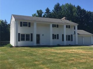 633 Fairmont Dr, Webster, NY 14580