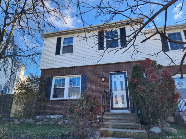 16 Harbor Hill Ct, Beacon, NY 12508