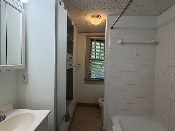 5th image of 405 S Mendenhall St #6