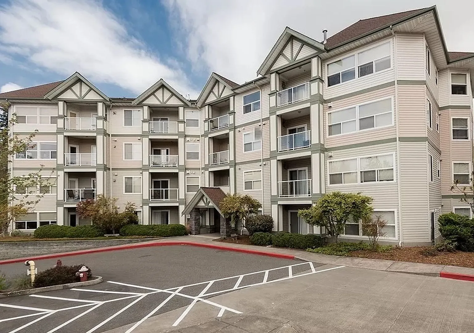Spacious 2 Bed, 2 Bath Condo — Photo 1
