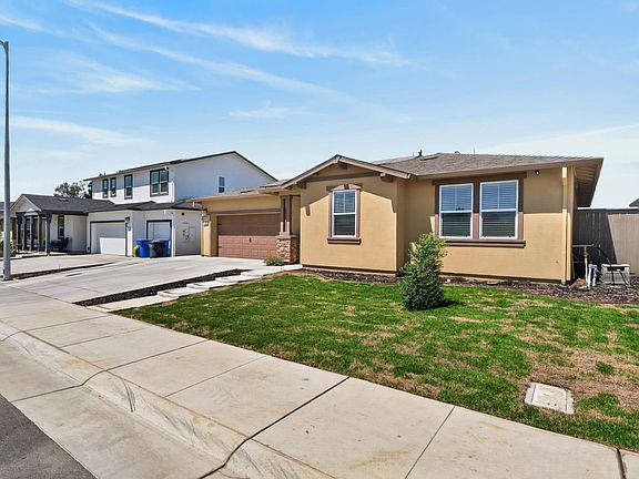 3rd image of 983 Amador Ave