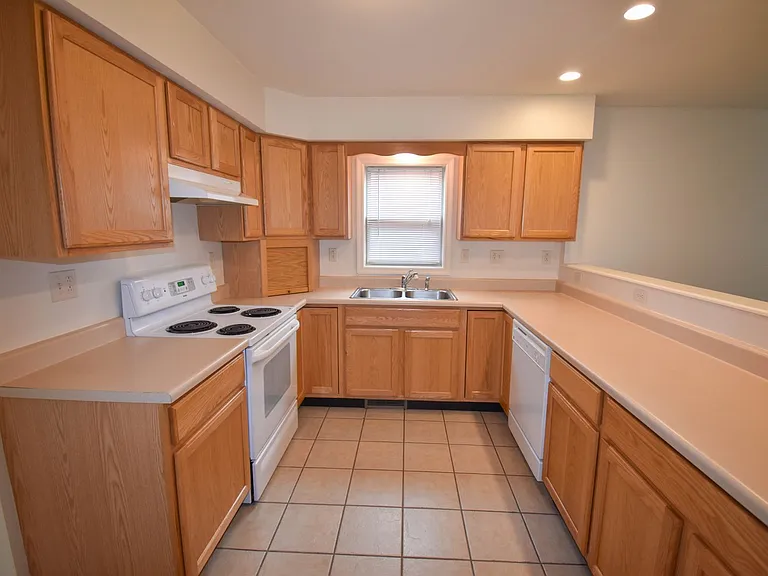 372 E Water St — Photo 7