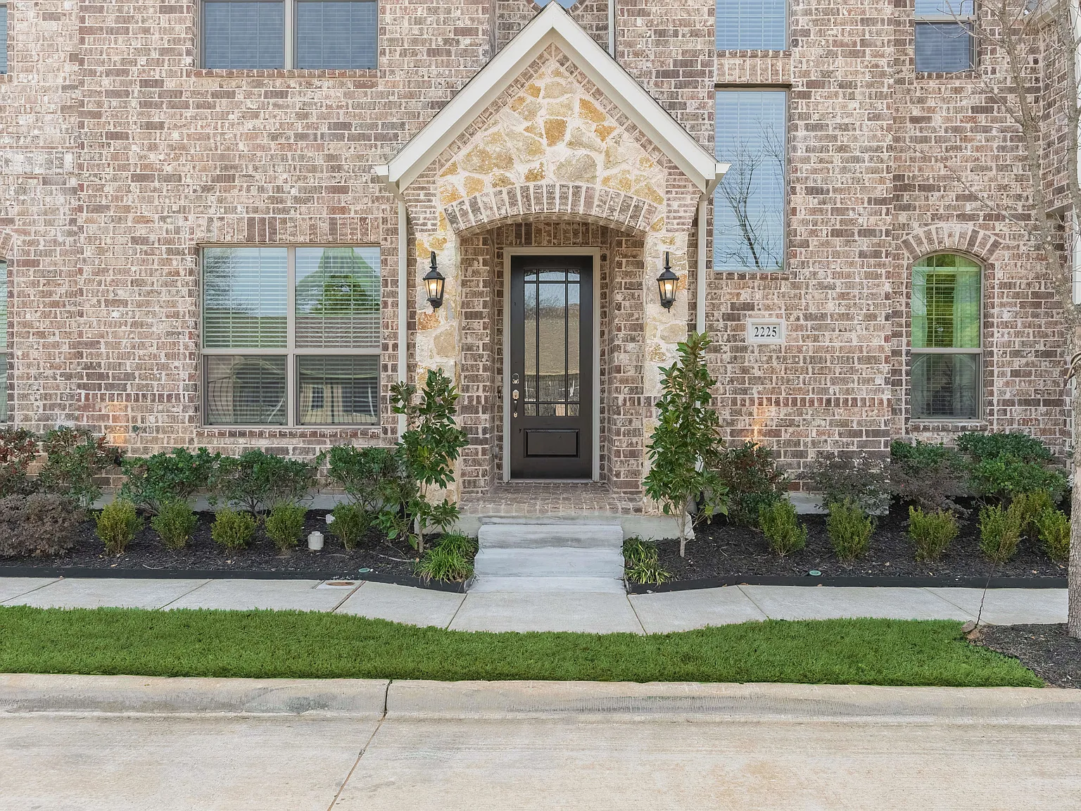2225 Apex Dr — Photo 1