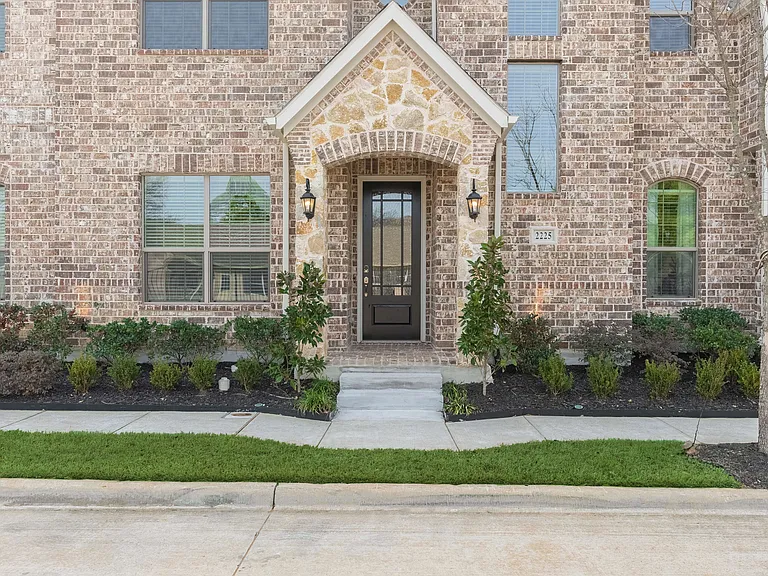 2225 Apex Dr — Photo 1