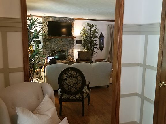 4th image of 723 Lake Vista Dr
