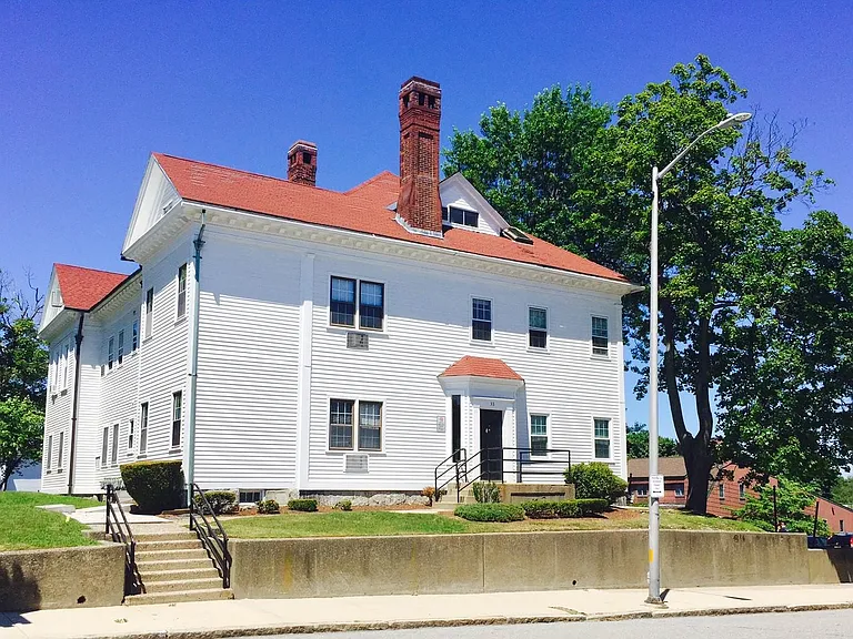 33 Chestnut St — Photo 2