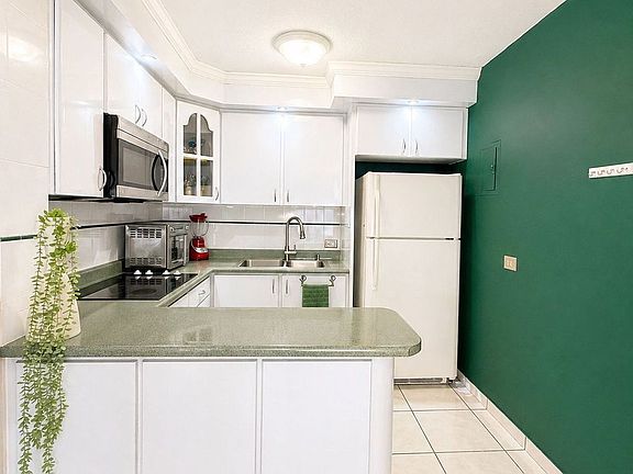 5th image of Condominio Street Tropez #7J