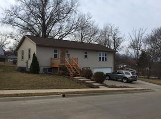 1990 Saint Joseph St, Dubuque, IA 52003