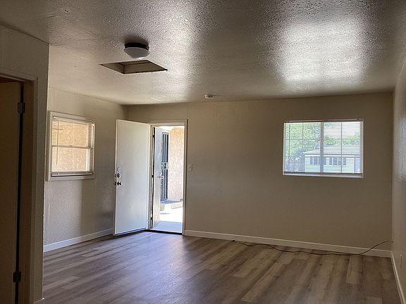 4th image of 1945 Norris Dr W