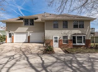 921 Longfellow Ct, Iowa City, IA 52240