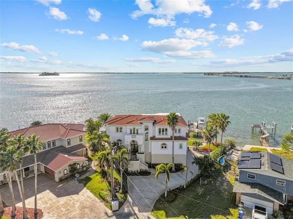 2402 Baywood Dr W, Dunedin, FL 34698