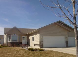 1445 Sterling Ct, West Fargo, ND 58078