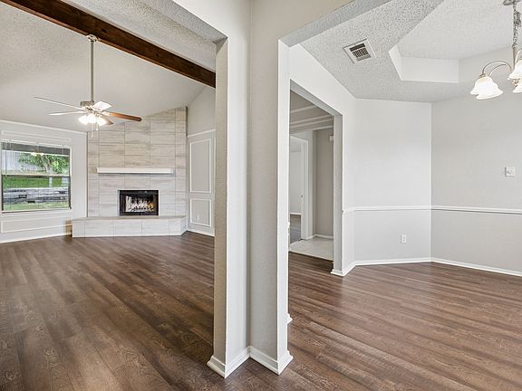 3rd image of 6433 Ridglea Dr