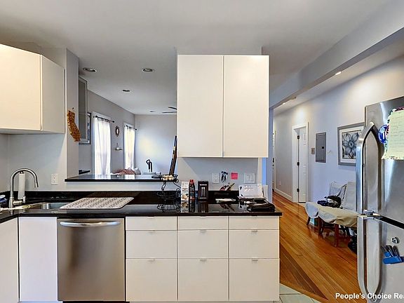 4th image of 275 Cypress St