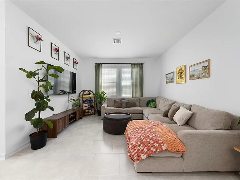 4132 Jespersen St — Photo 11