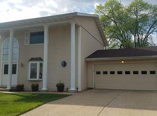 2013 Highwood Ave, Pekin, IL 61554