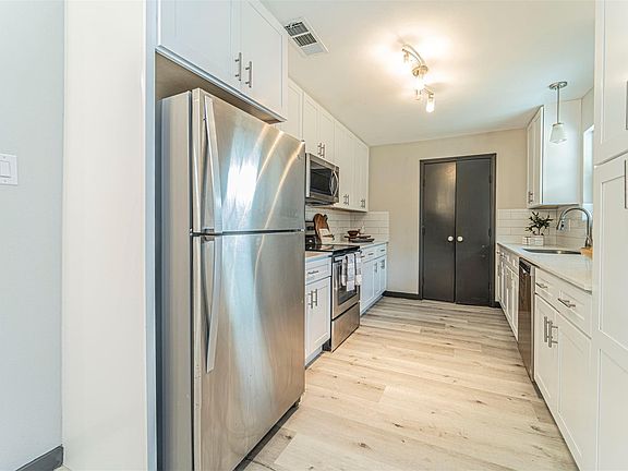 3rd image of 1741 Palisades Dr