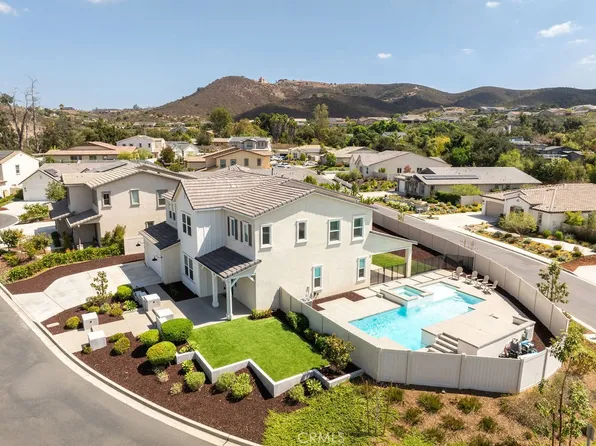 2371 Mahogany Ln, Vista, CA 92084