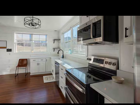 3rd image of 2811 Grapevine Hollow Rd