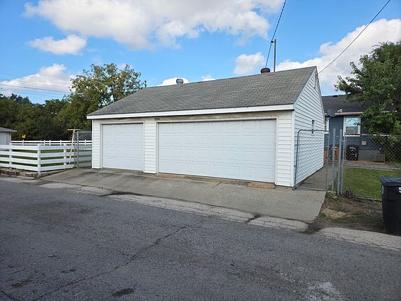 4th image of 5516 Northcote Ave