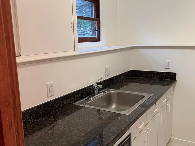 139 Laurel Dr — Photo 5
