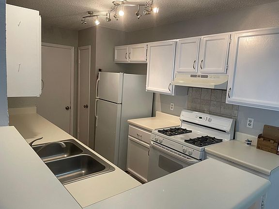 5th image of 7910 W Gate Blvd Building B