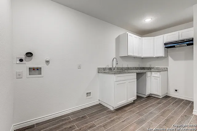 1835 W Poplar #402 — Photo 9