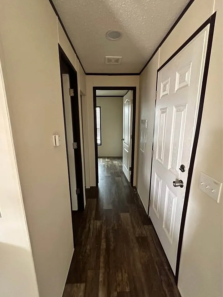 2 bed, 1.0 bath, $1,049 — Photo 2