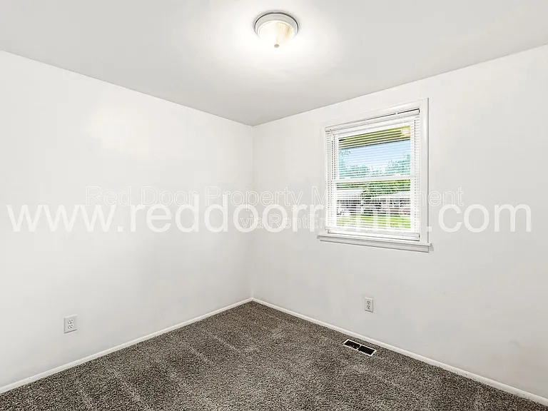 9949 Ellis Dr — Photo 14