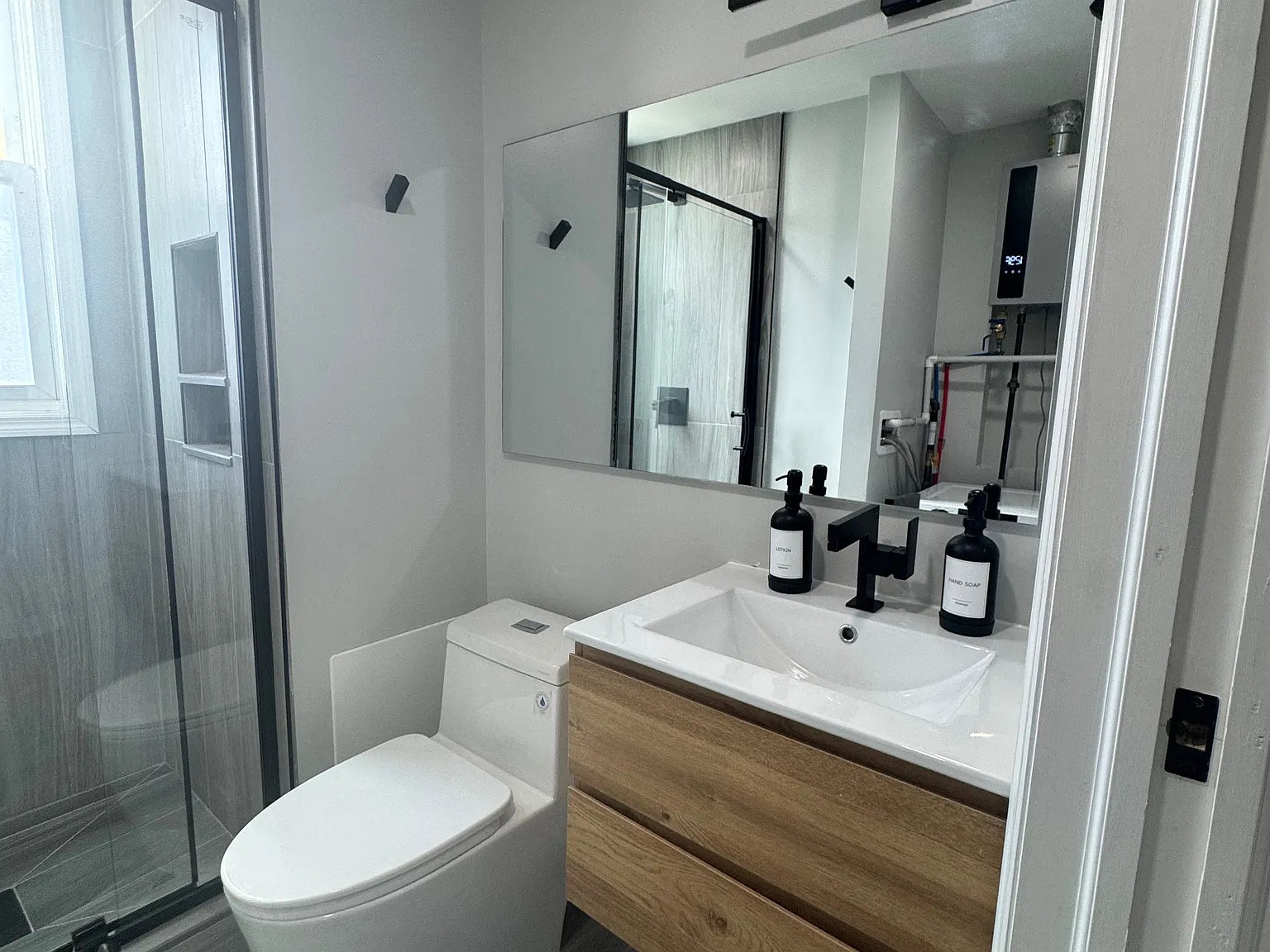 2 bed, 900 sqft, $2,250 — Photo 4