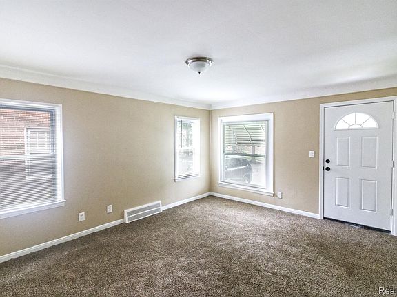 4th image of 8095 Northlawn St