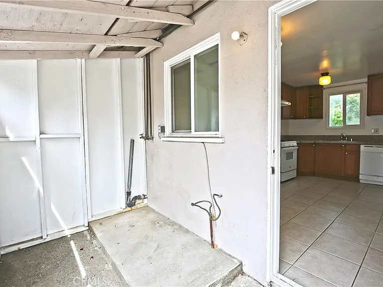 1211 S 10th Ave — Photo 9