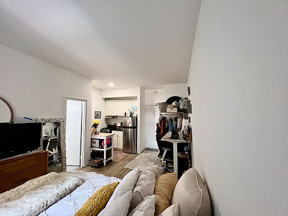 5th image of 343 W 21st St APT 2A