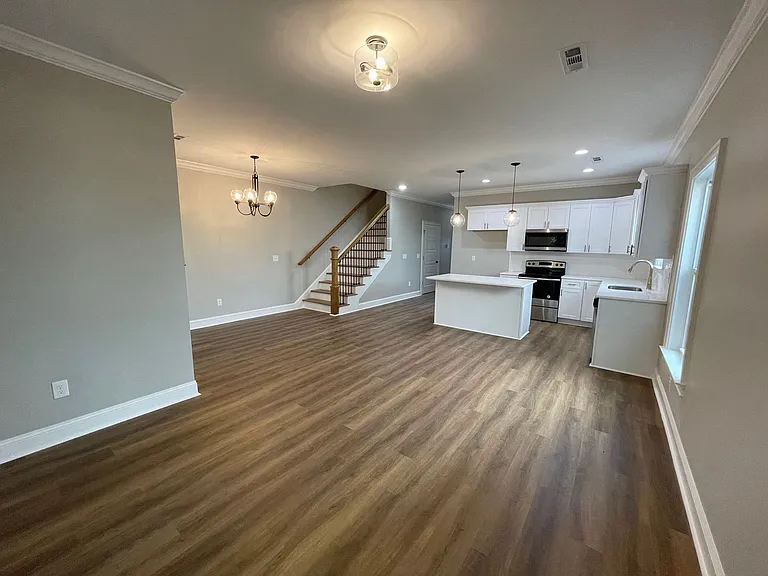 625 E 3rd St #11 — Photo 11