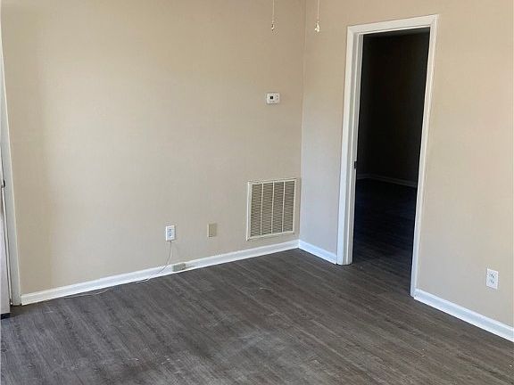 5th image of 4956 Fieldcrest Dr #H