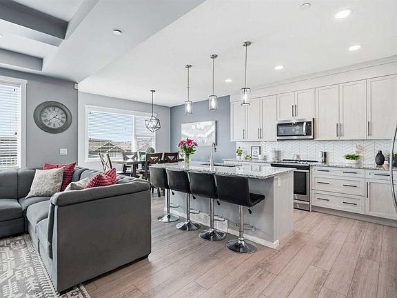 5th image of 206 E Lucas Cres NW