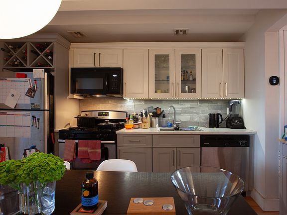 5th image of 994 Atlantic Ave #2