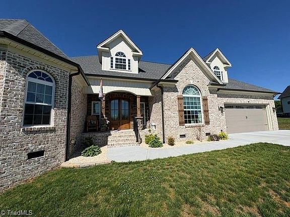 2nd image of 163 Meeting House Ln