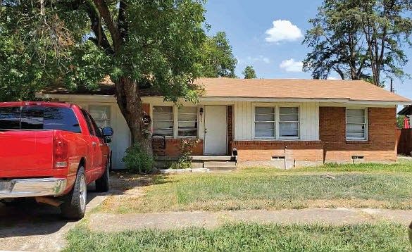 1st image of 209 W Daugherty Dr