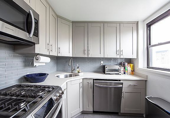 2nd image of 115 1st Pl #5