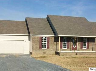 24 Hunters Ridge Dr, Fayetteville, TN 37334