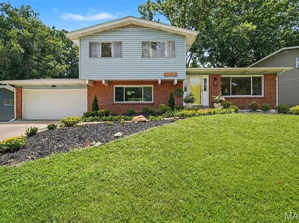 1210 Miremont Dr, Ballwin, MO 63011